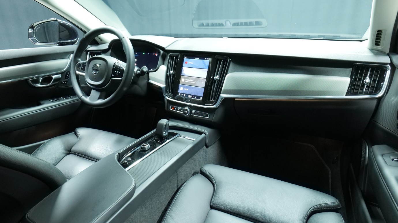 Esittelykuva Volvo V90 dieselautosta.