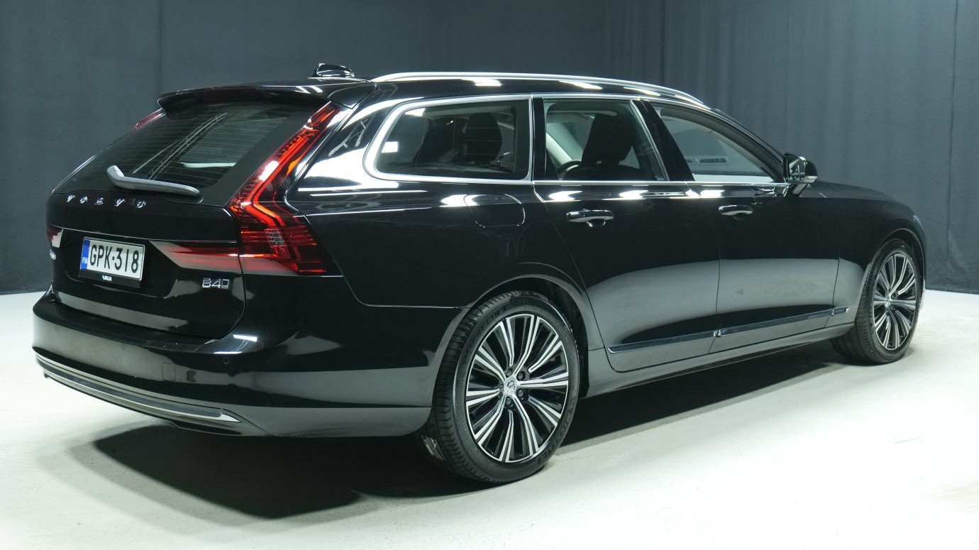 Esittelykuva Volvo V90 dieselautosta.