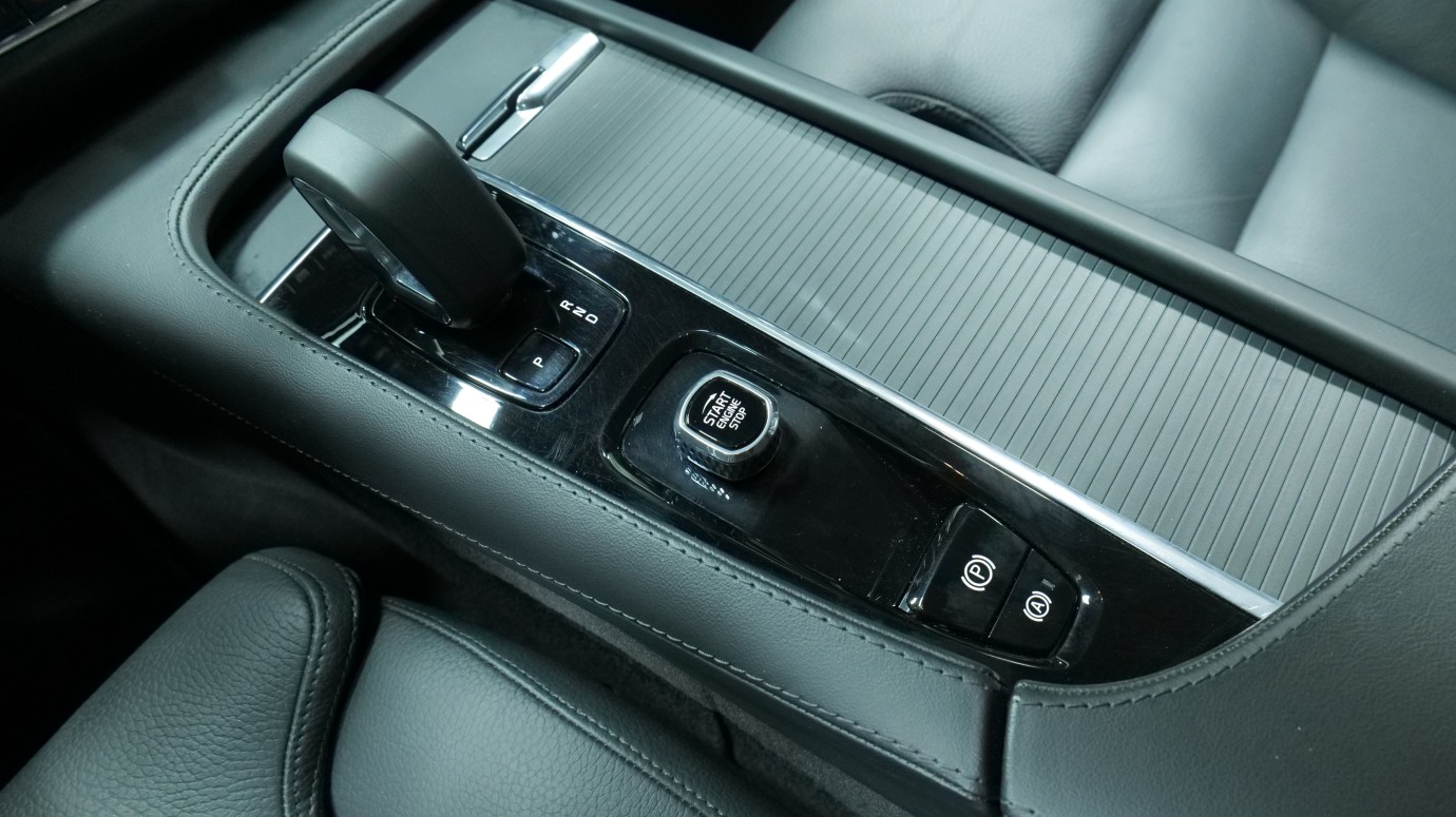 Esittelykuva Volvo V90 dieselautosta.