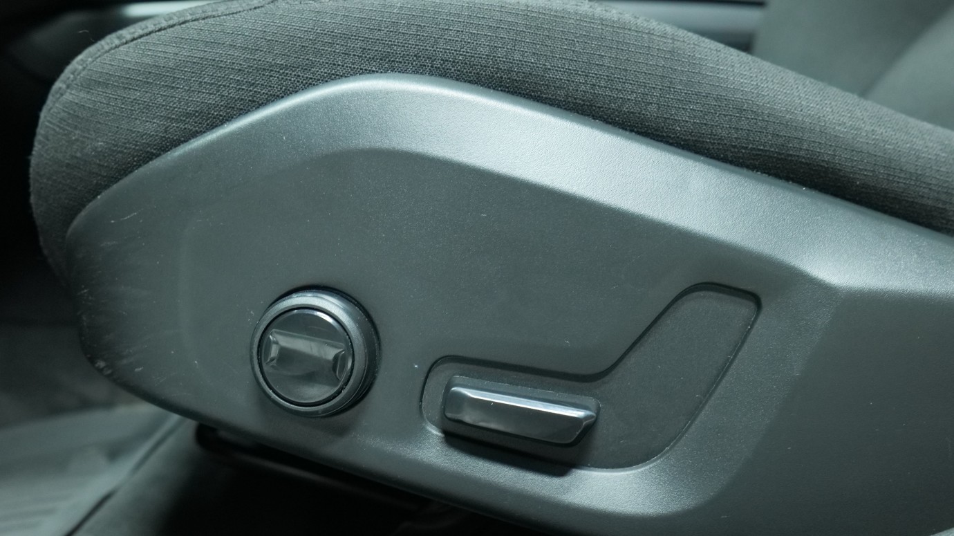 Esittelykuva Volvo V60 bensiiniautosta.
