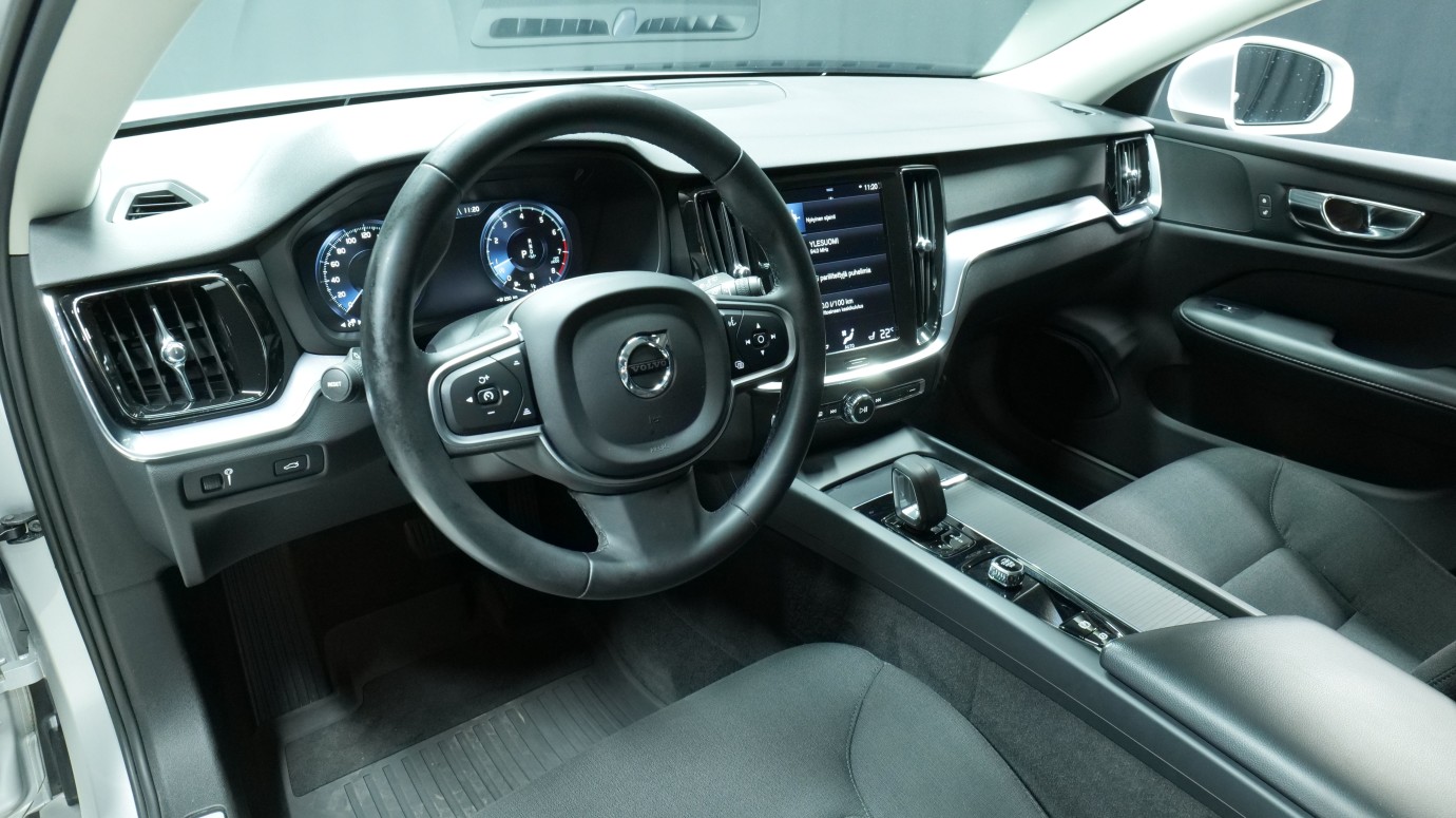 Esittelykuva Volvo V60 bensiiniautosta.