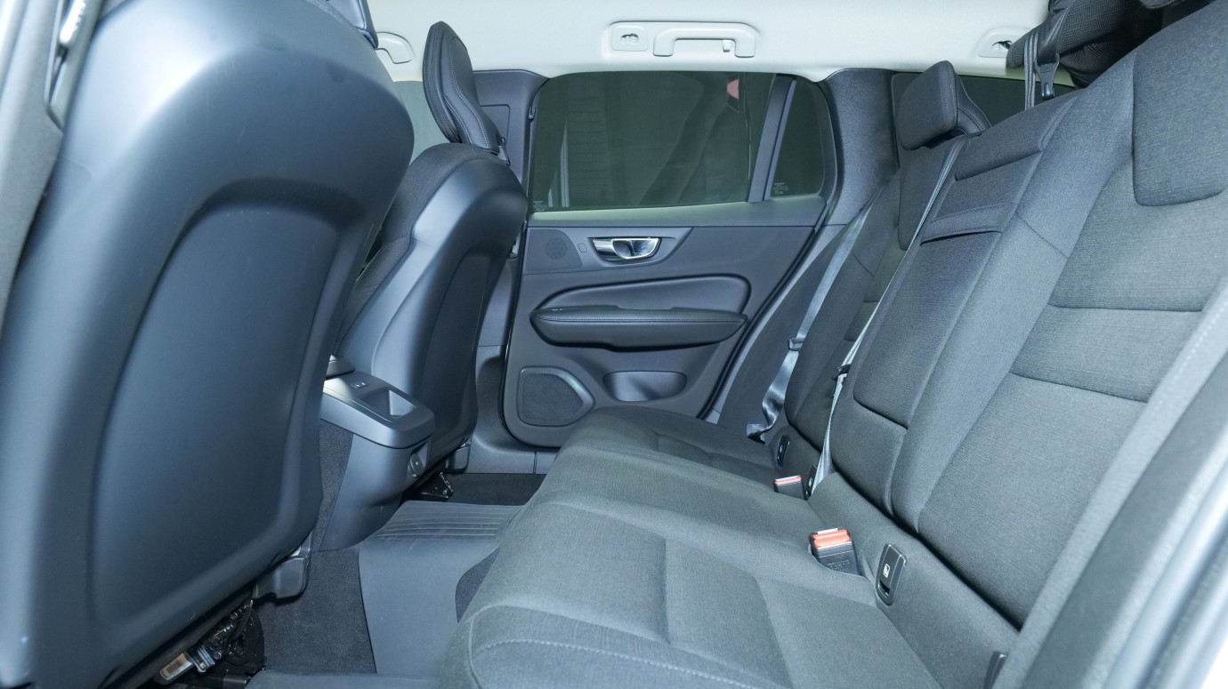 Esittelykuva Volvo V60 bensiiniautosta.