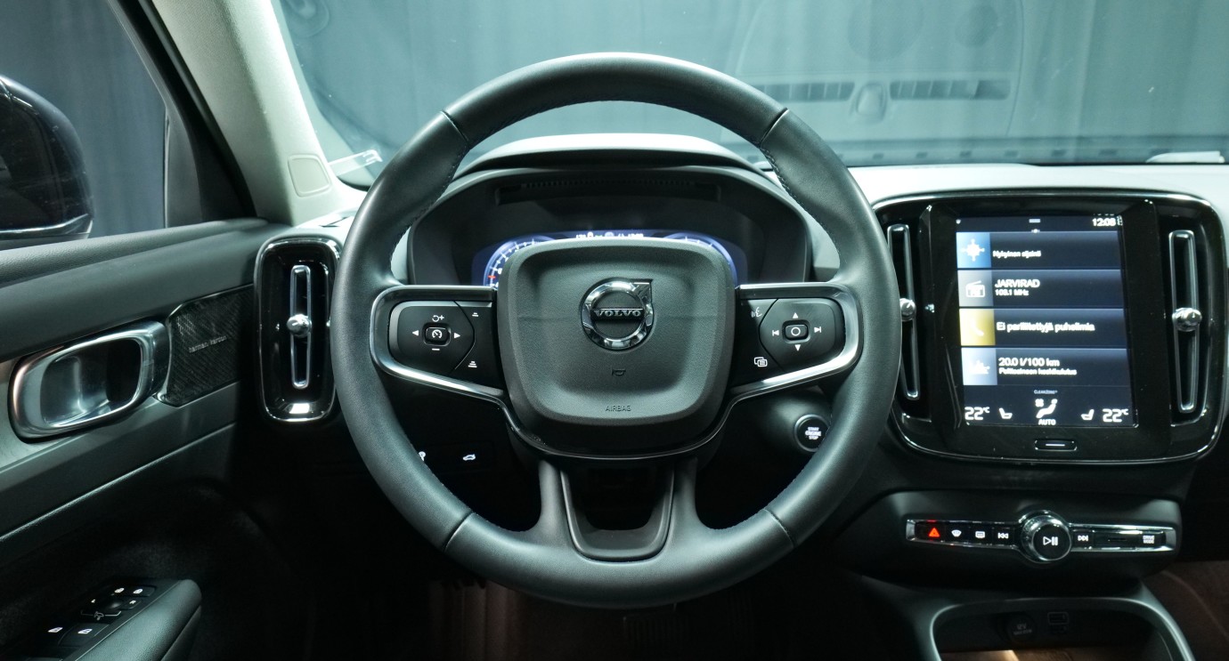 Esittelykuva Volvo XC40 bensiiniautosta.