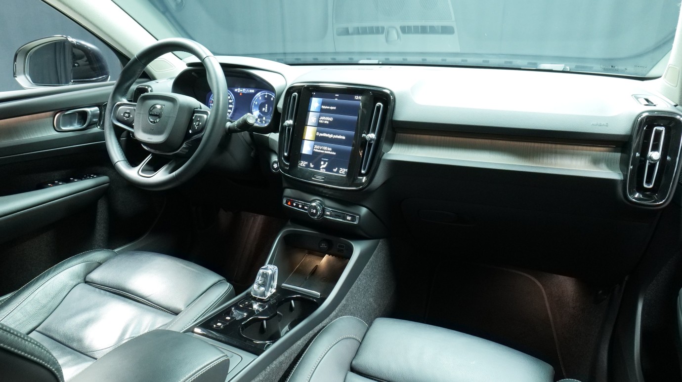 Esittelykuva Volvo XC40 bensiiniautosta.