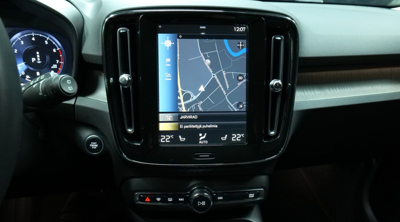 Esittelykuva Volvo XC40 bensiiniautosta.