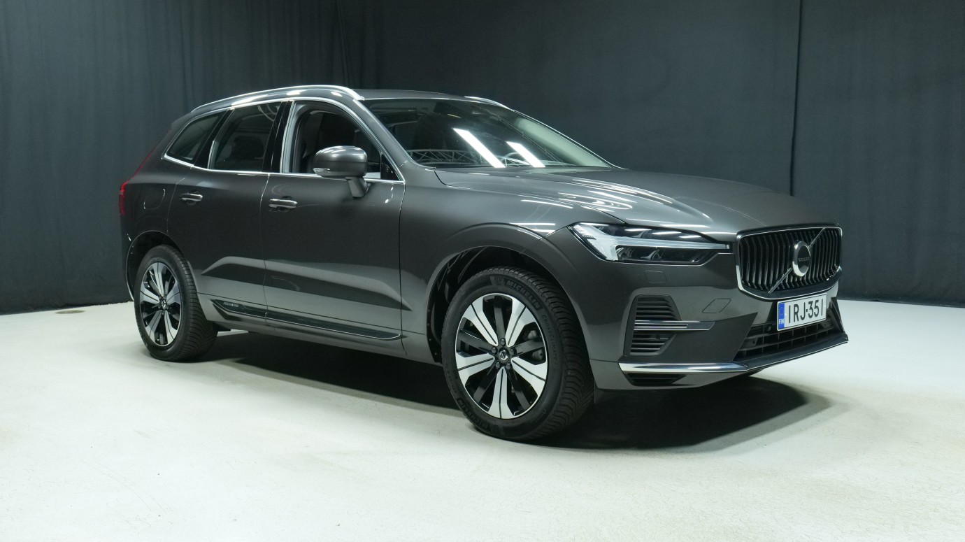 Esittelykuva Volvo XC60 kevythybridiautosta.