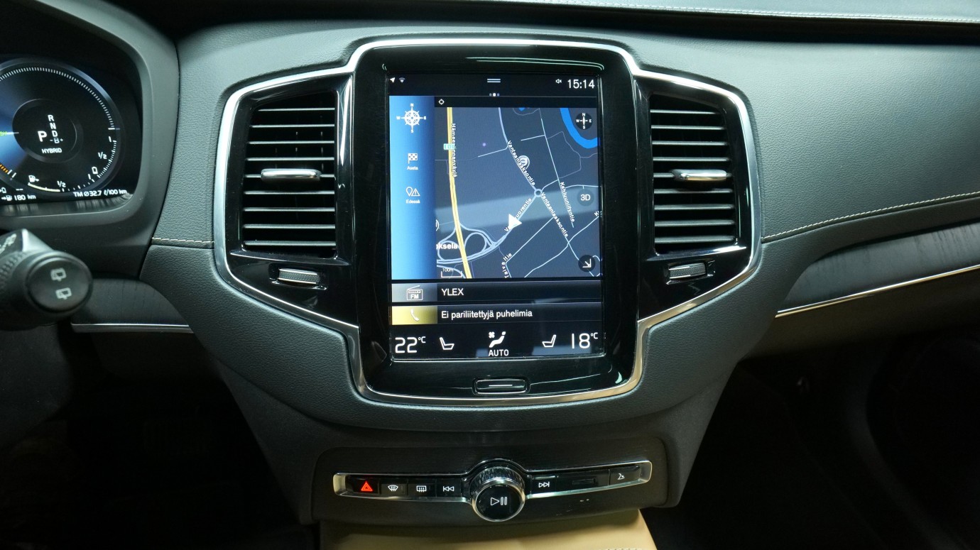 Esittelykuva Volvo XC90 kevythybridiautosta.