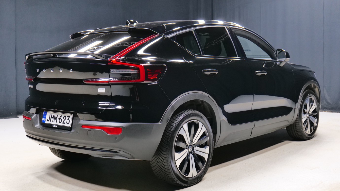 Esittelykuva Volvo C40 täyssähköautosta.