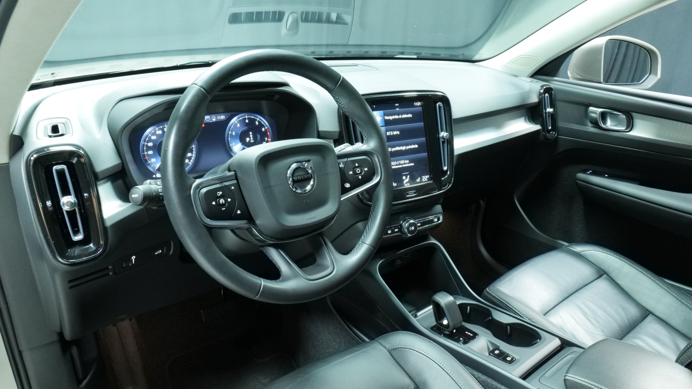 Esittelykuva Volvo XC40 bensiiniautosta.