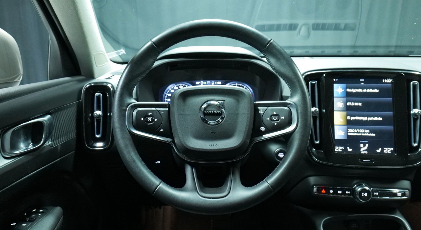 Esittelykuva Volvo XC40 bensiiniautosta.
