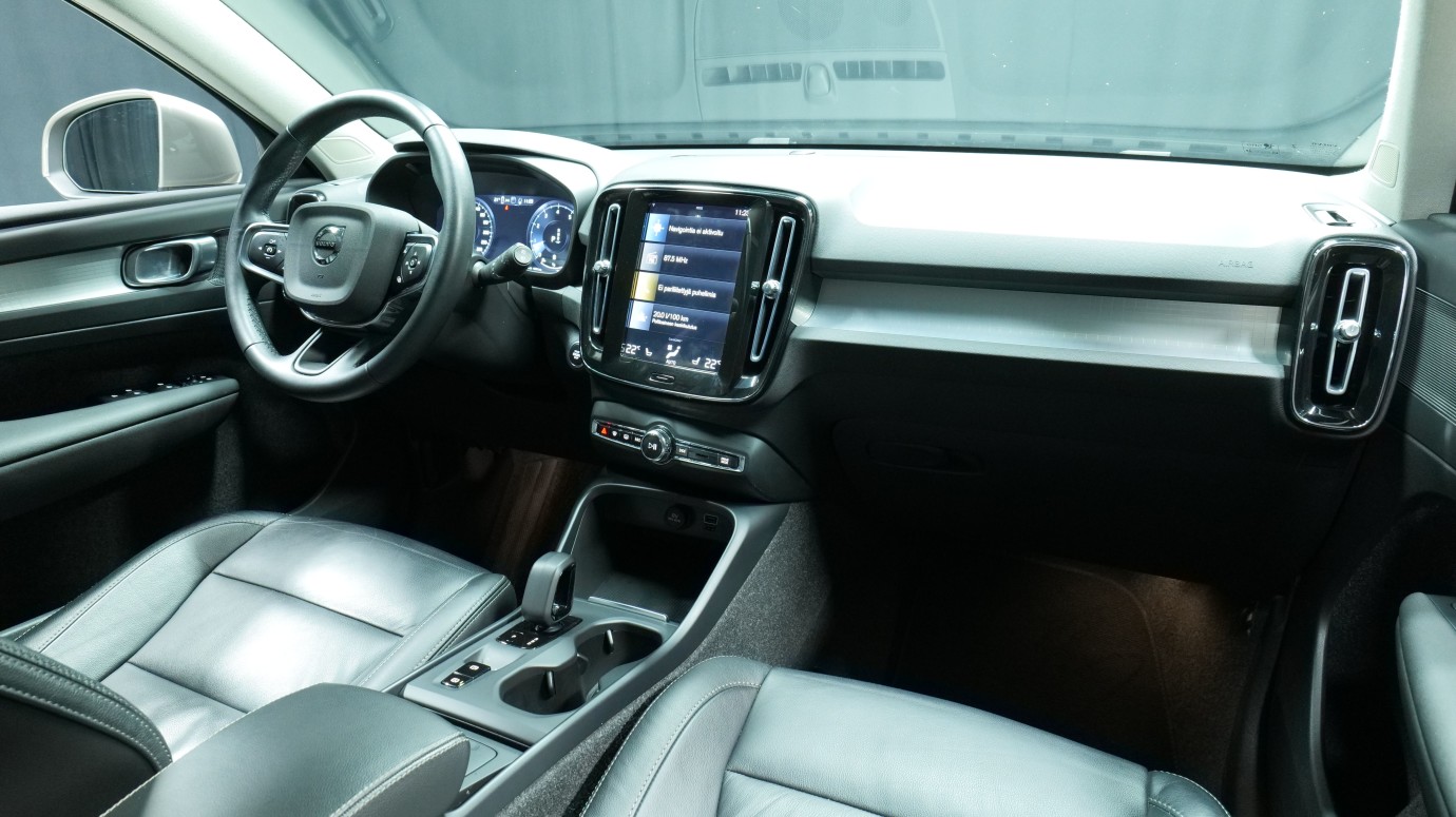 Esittelykuva Volvo XC40 bensiiniautosta.