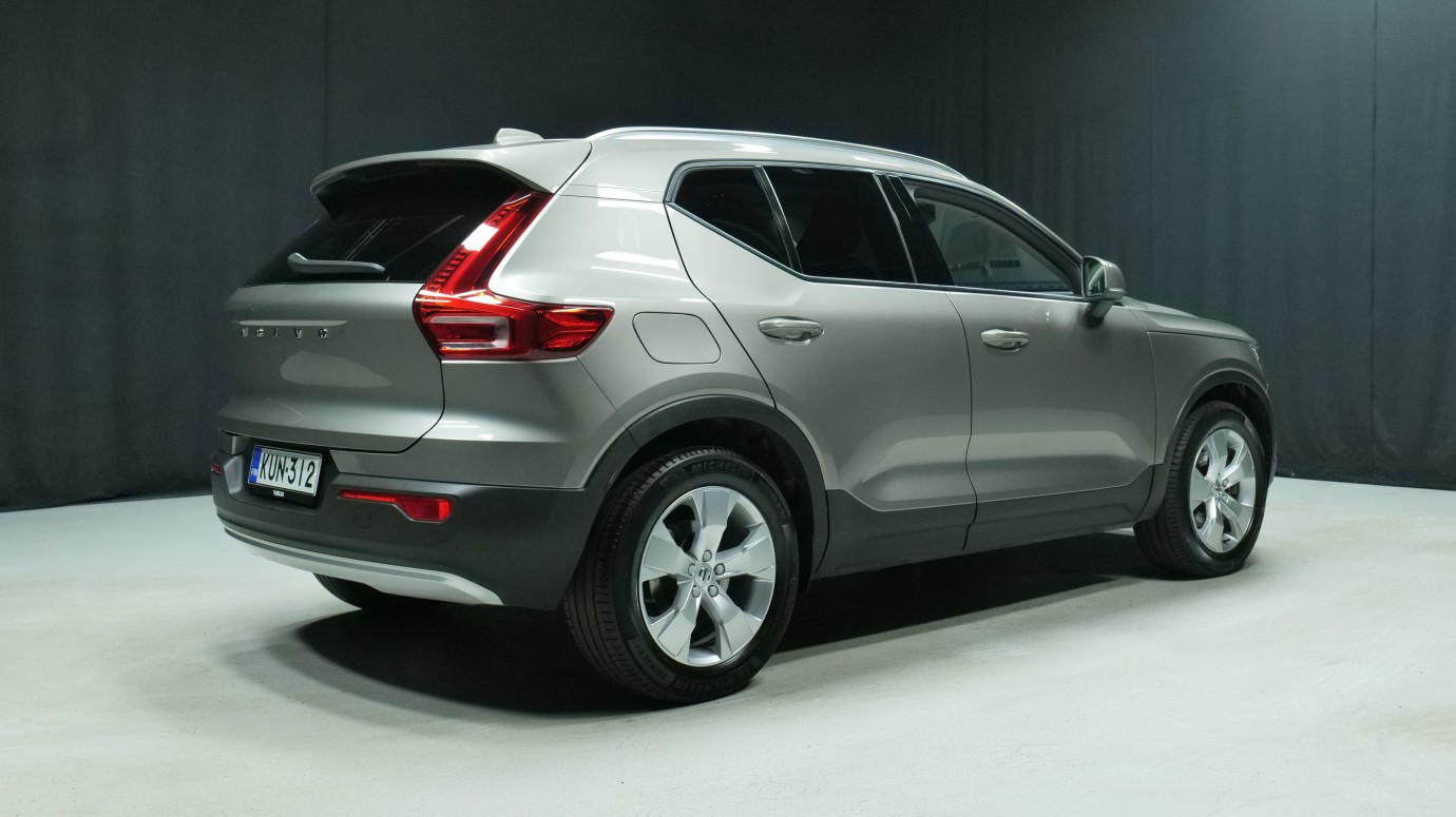 Esittelykuva Volvo XC40 bensiiniautosta.