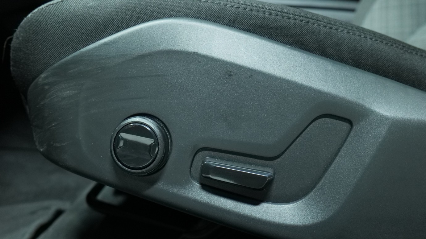 Esittelykuva Volvo V60 bensiiniautosta.