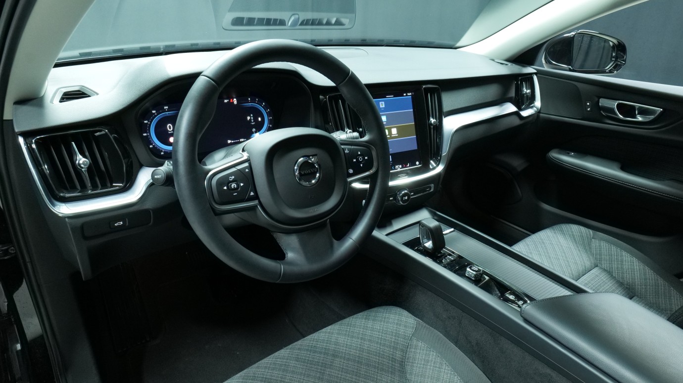 Esittelykuva Volvo V60 bensiiniautosta.