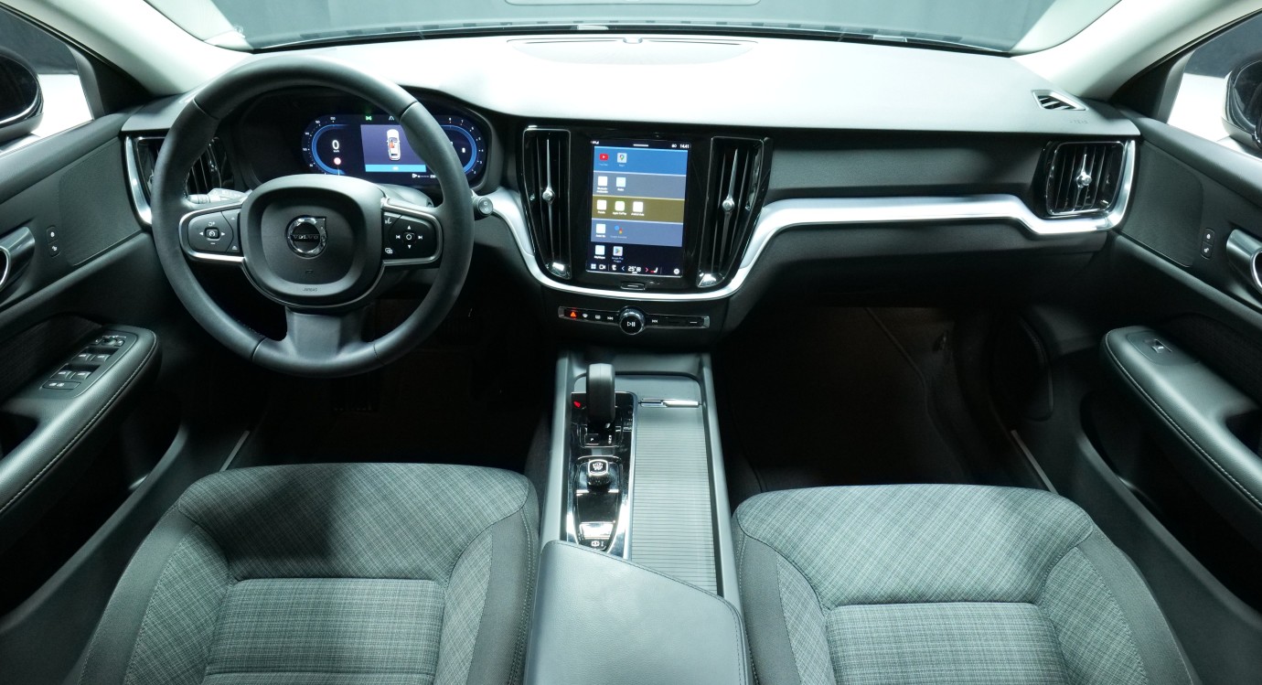 Esittelykuva Volvo V60 bensiiniautosta.