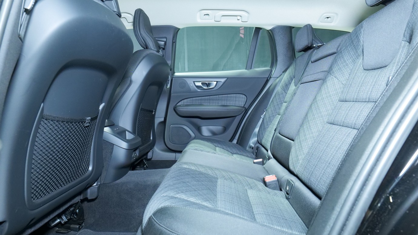 Esittelykuva Volvo V60 bensiiniautosta.