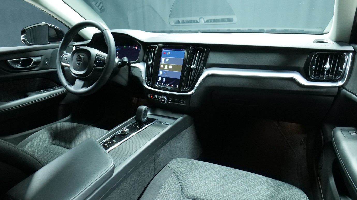Esittelykuva Volvo V60 bensiiniautosta.