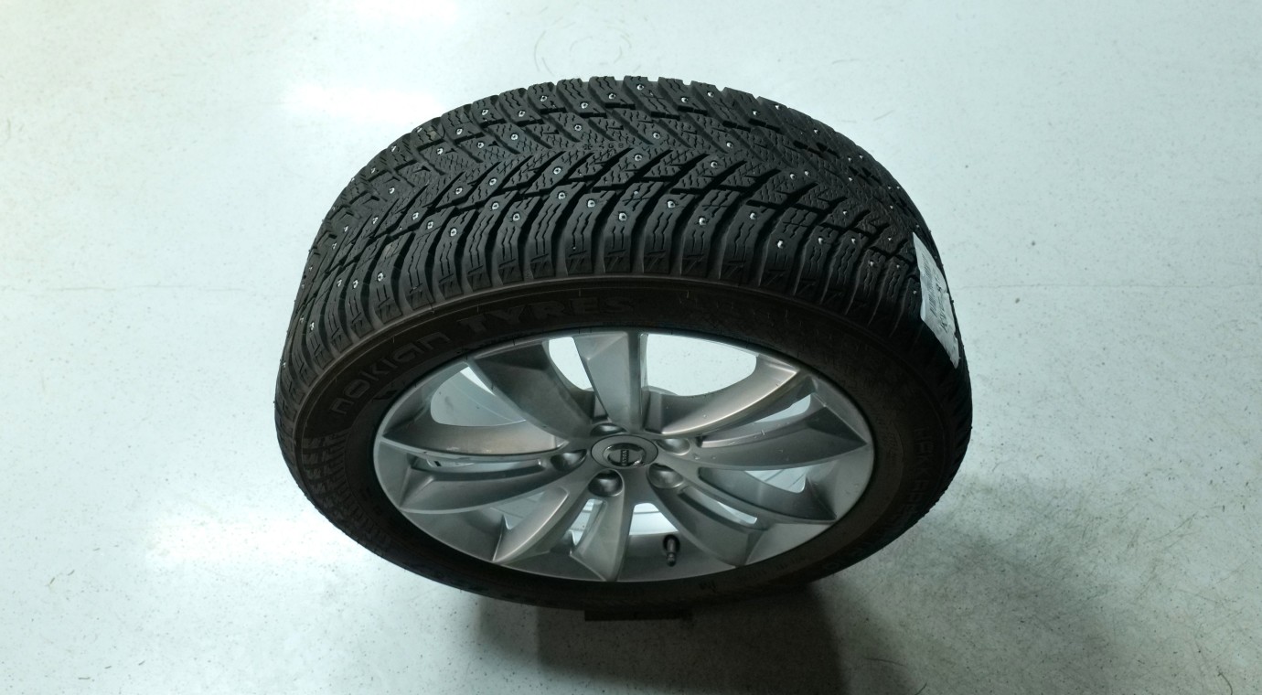 Esittelykuva Volvo V60 bensiiniautosta.
