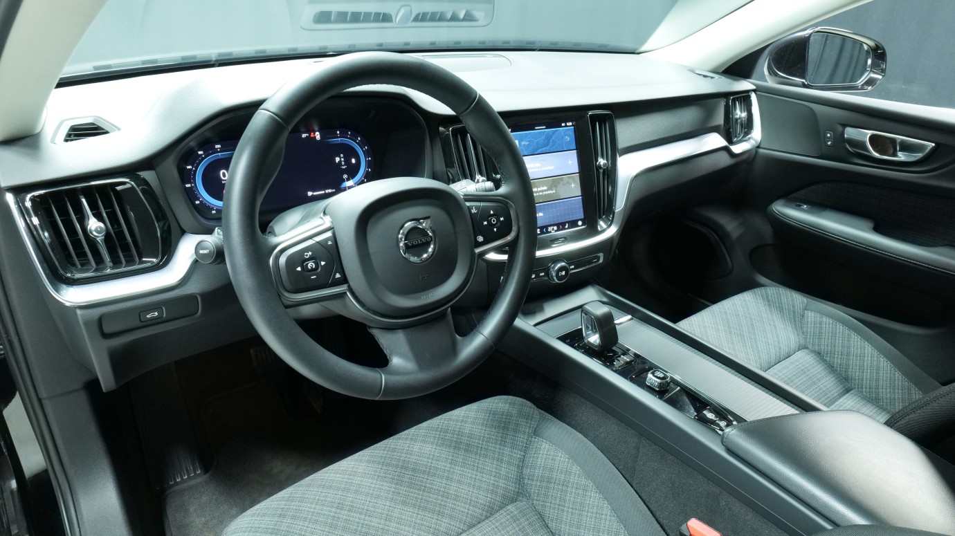 Esittelykuva Volvo V60 bensiiniautosta.