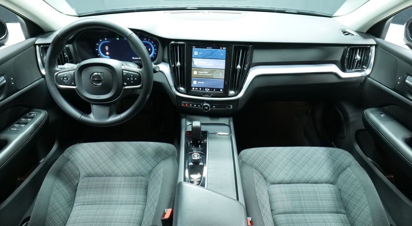Esittelykuva Volvo V60 bensiiniautosta.