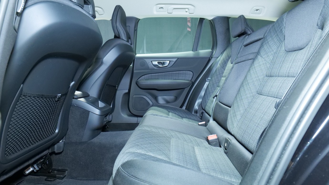 Esittelykuva Volvo V60 bensiiniautosta.
