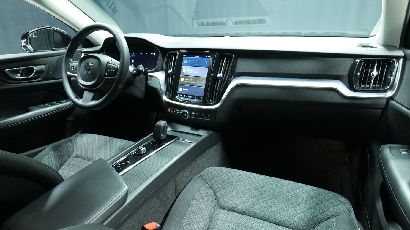 Esittelykuva Volvo V60 bensiiniautosta.