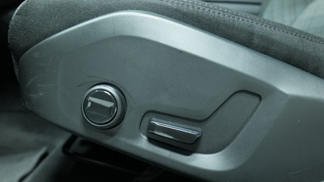 Esittelykuva Volvo V60 bensiiniautosta.