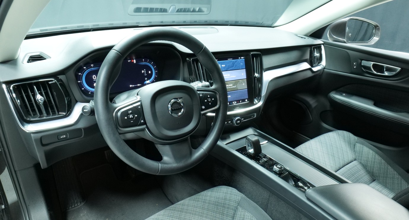 Esittelykuva Volvo V60 bensiiniautosta.