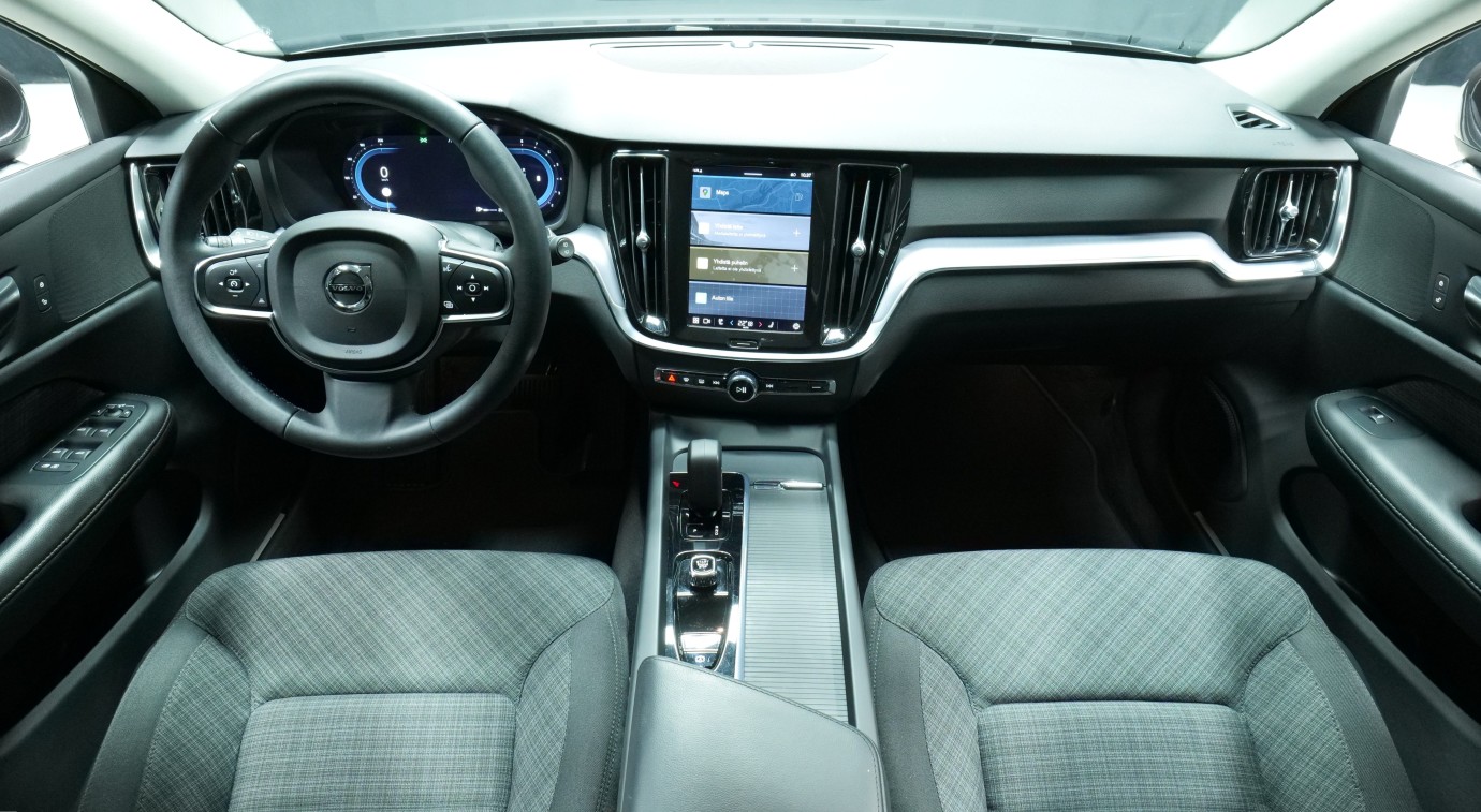 Esittelykuva Volvo V60 bensiiniautosta.