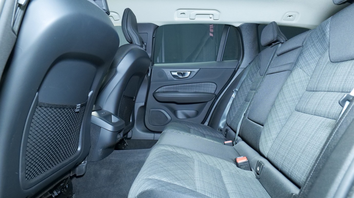 Esittelykuva Volvo V60 bensiiniautosta.