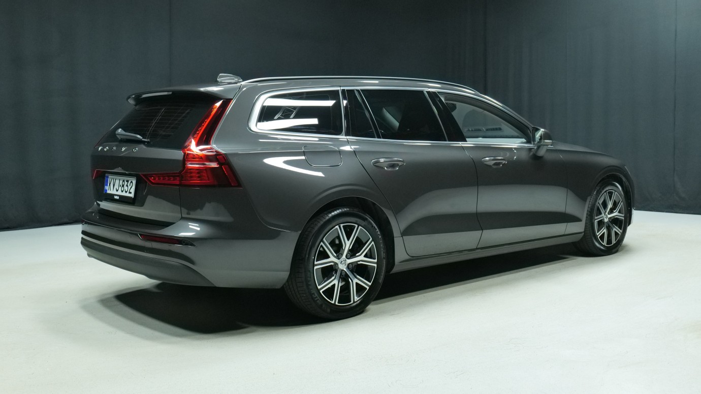 Esittelykuva Volvo V60 bensiiniautosta.