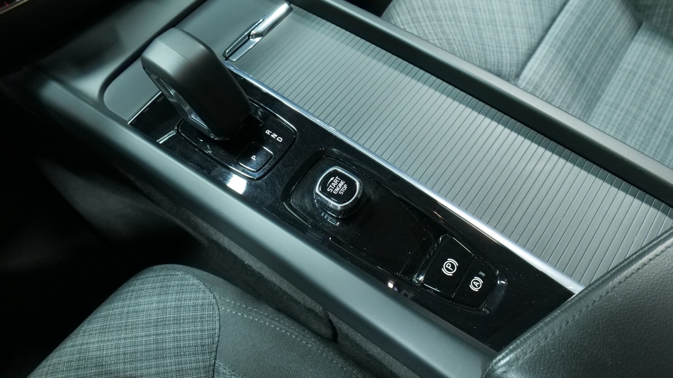 Esittelykuva Volvo V60 bensiiniautosta.