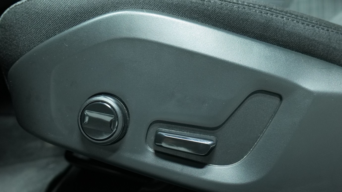 Esittelykuva Volvo V60 bensiiniautosta.