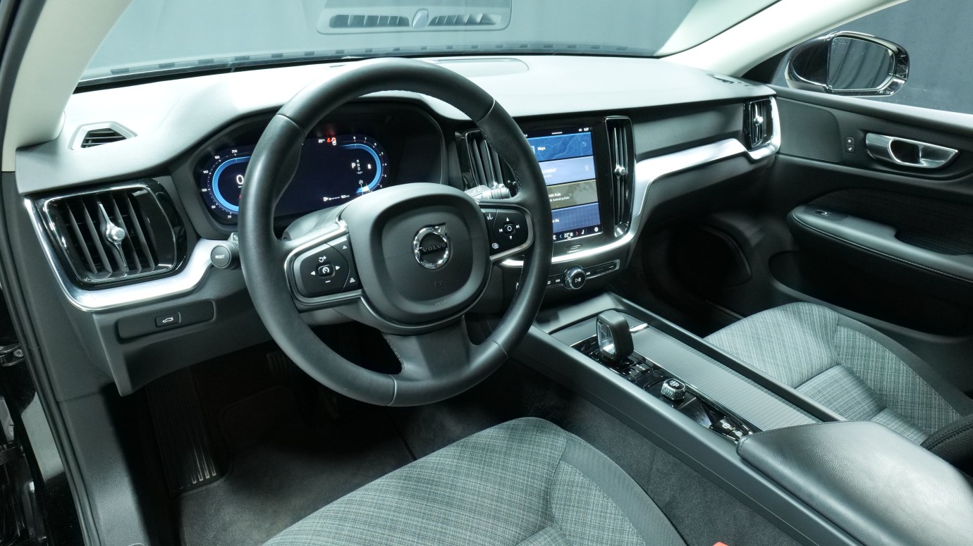 Esittelykuva Volvo V60 bensiiniautosta.