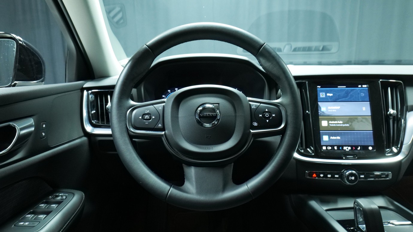 Esittelykuva Volvo V60 bensiiniautosta.