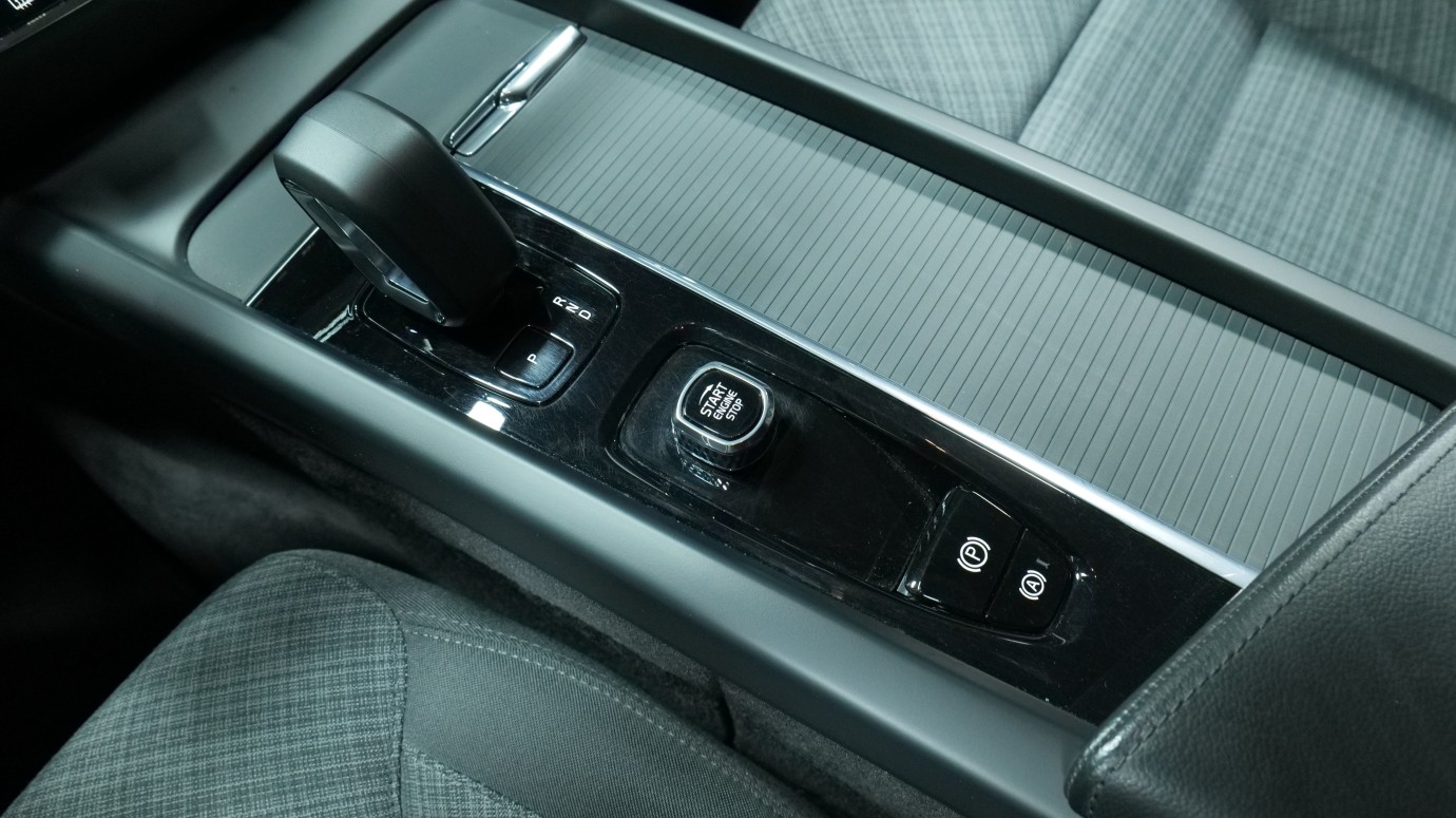 Esittelykuva Volvo V60 bensiiniautosta.
