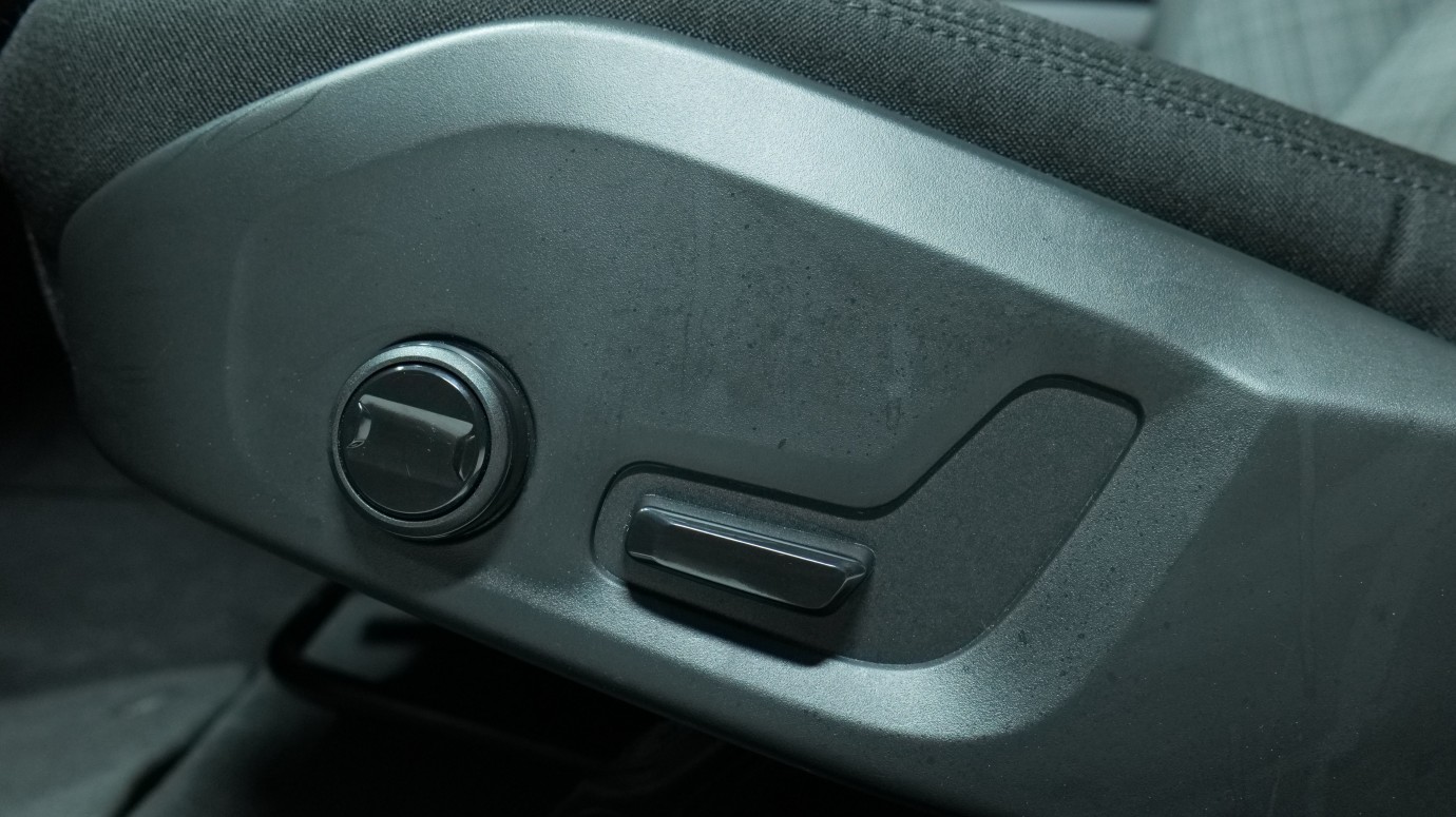 Esittelykuva Volvo V60 bensiiniautosta.