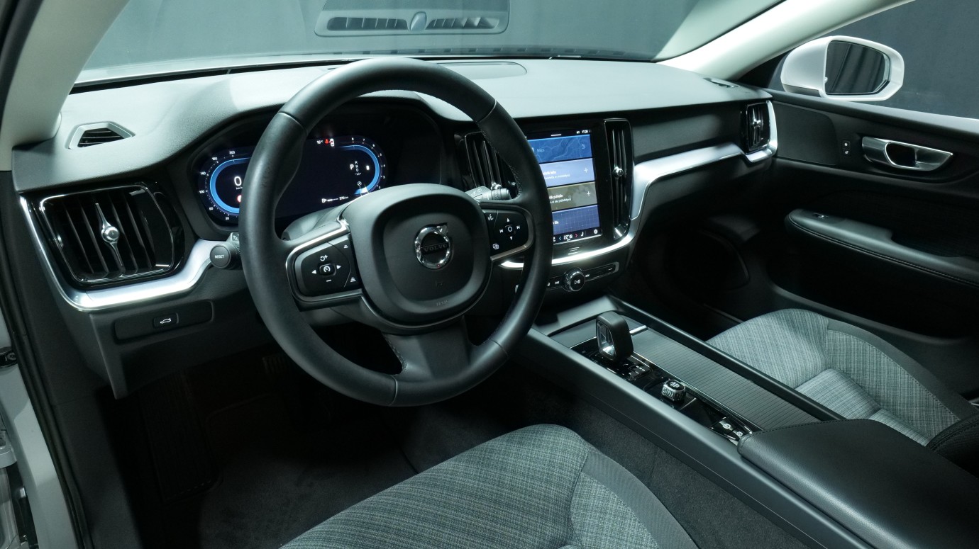 Esittelykuva Volvo V60 bensiiniautosta.