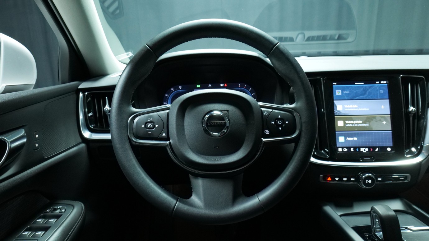 Esittelykuva Volvo V60 bensiiniautosta.