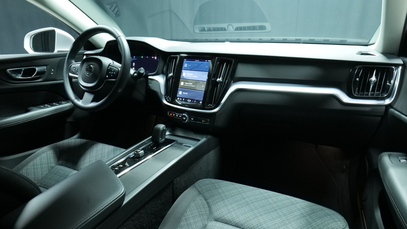 Esittelykuva Volvo V60 bensiiniautosta.