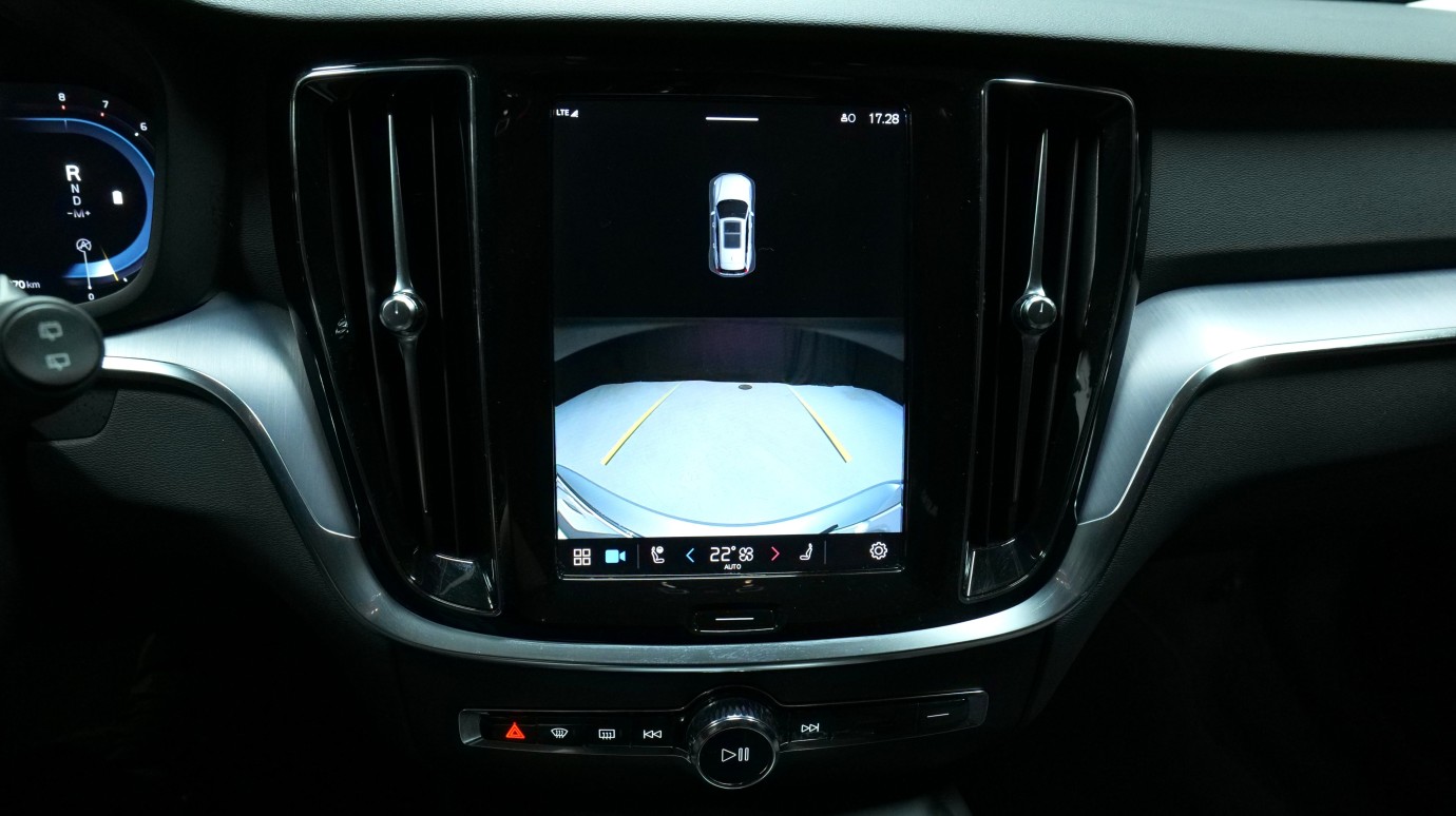 Esittelykuva Volvo V60 bensiiniautosta.
