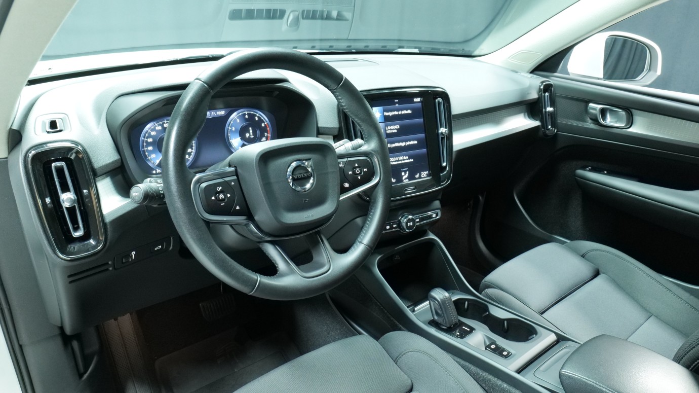 Esittelykuva Volvo XC40 bensiiniautosta.