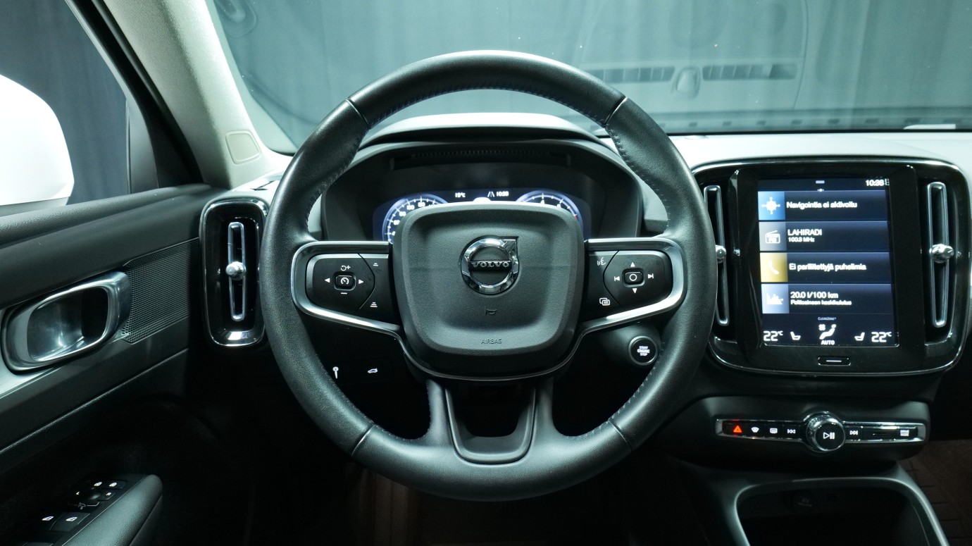 Esittelykuva Volvo XC40 bensiiniautosta.