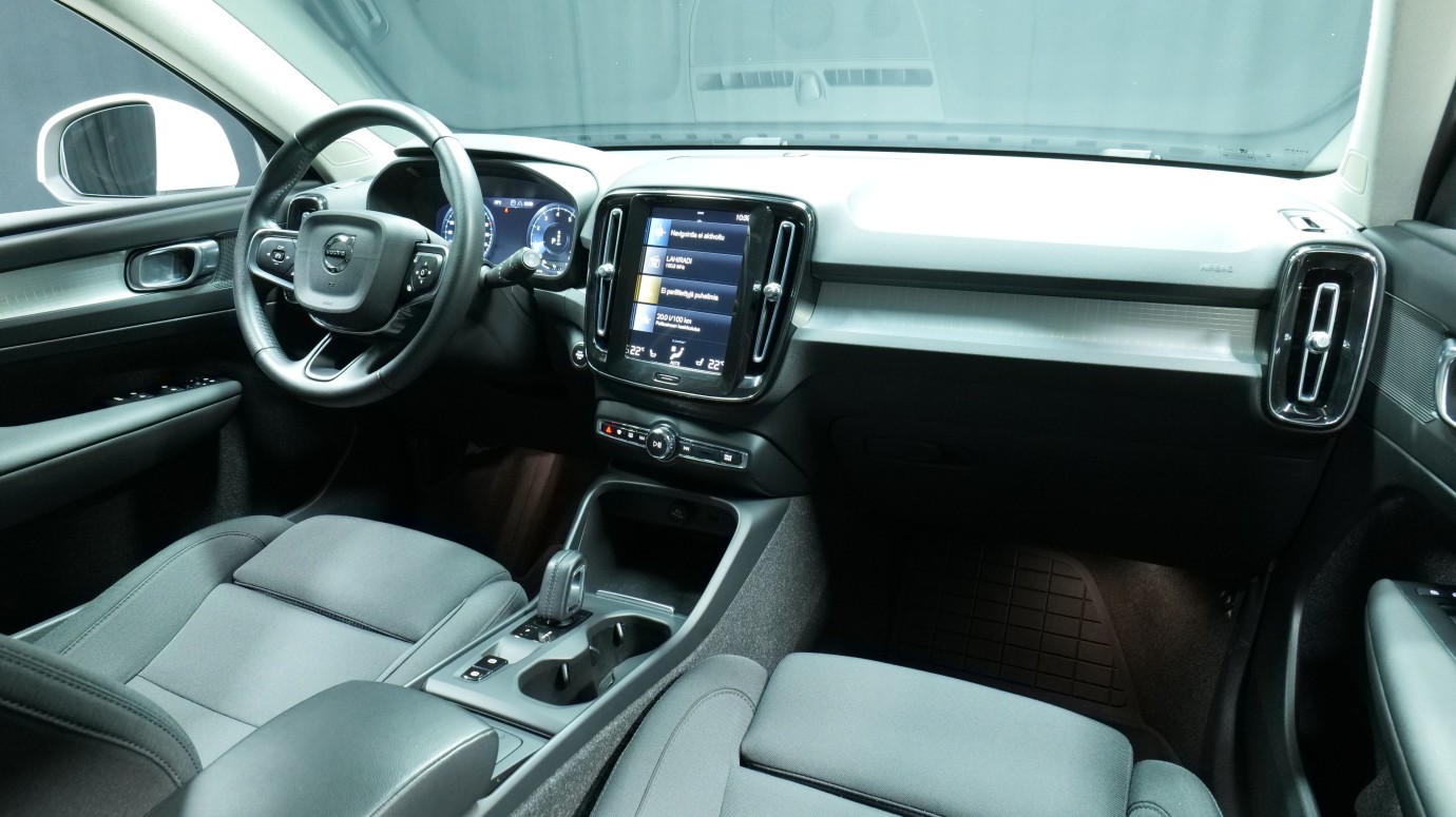 Esittelykuva Volvo XC40 bensiiniautosta.