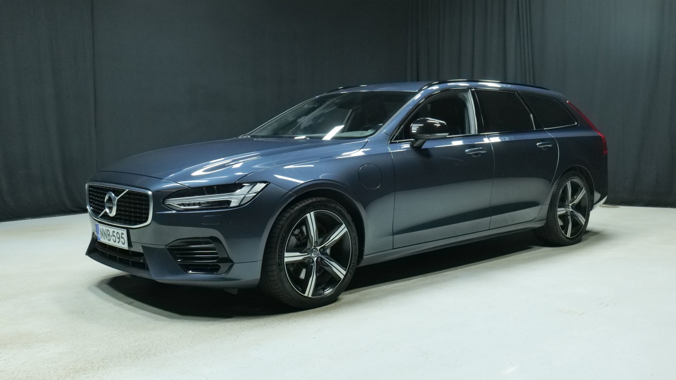 Esittelykuva Volvo V90 kevythybridiautosta.