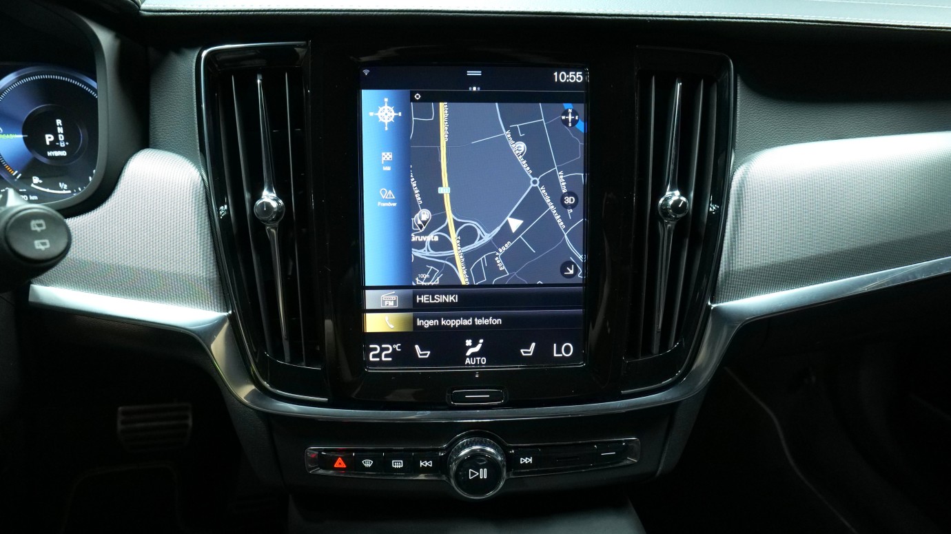 Esittelykuva Volvo V90 kevythybridiautosta.