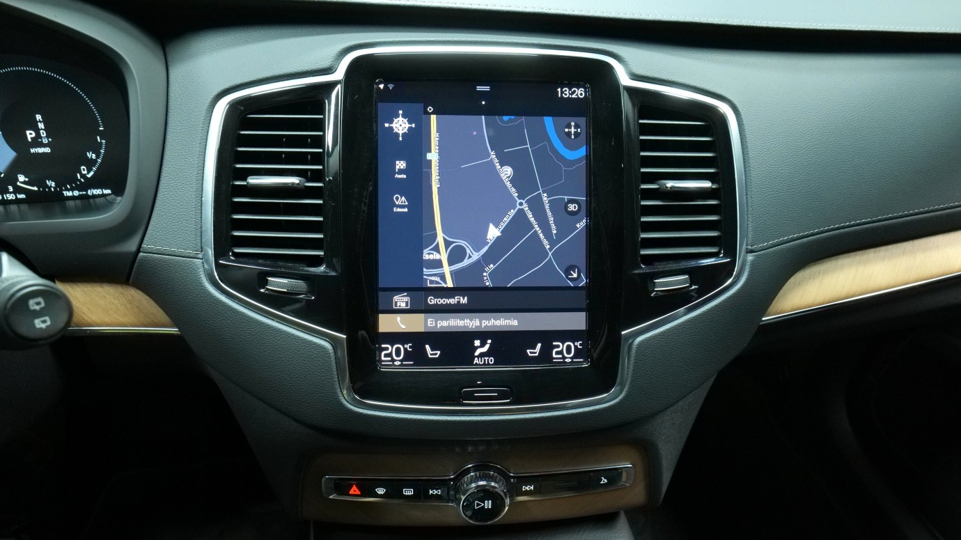 Esittelykuva Volvo XC90 kevythybridiautosta.