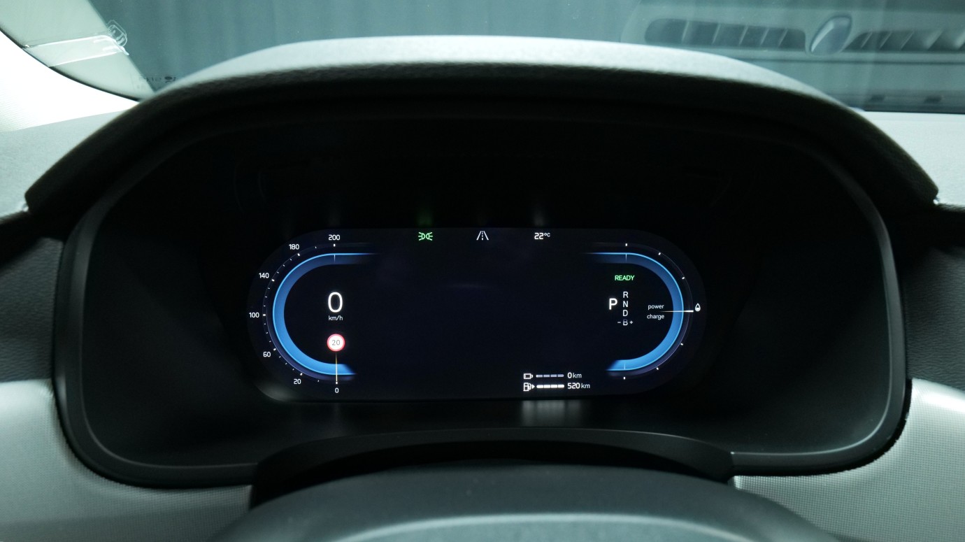Esittelykuva Volvo S90 kevythybridiautosta.