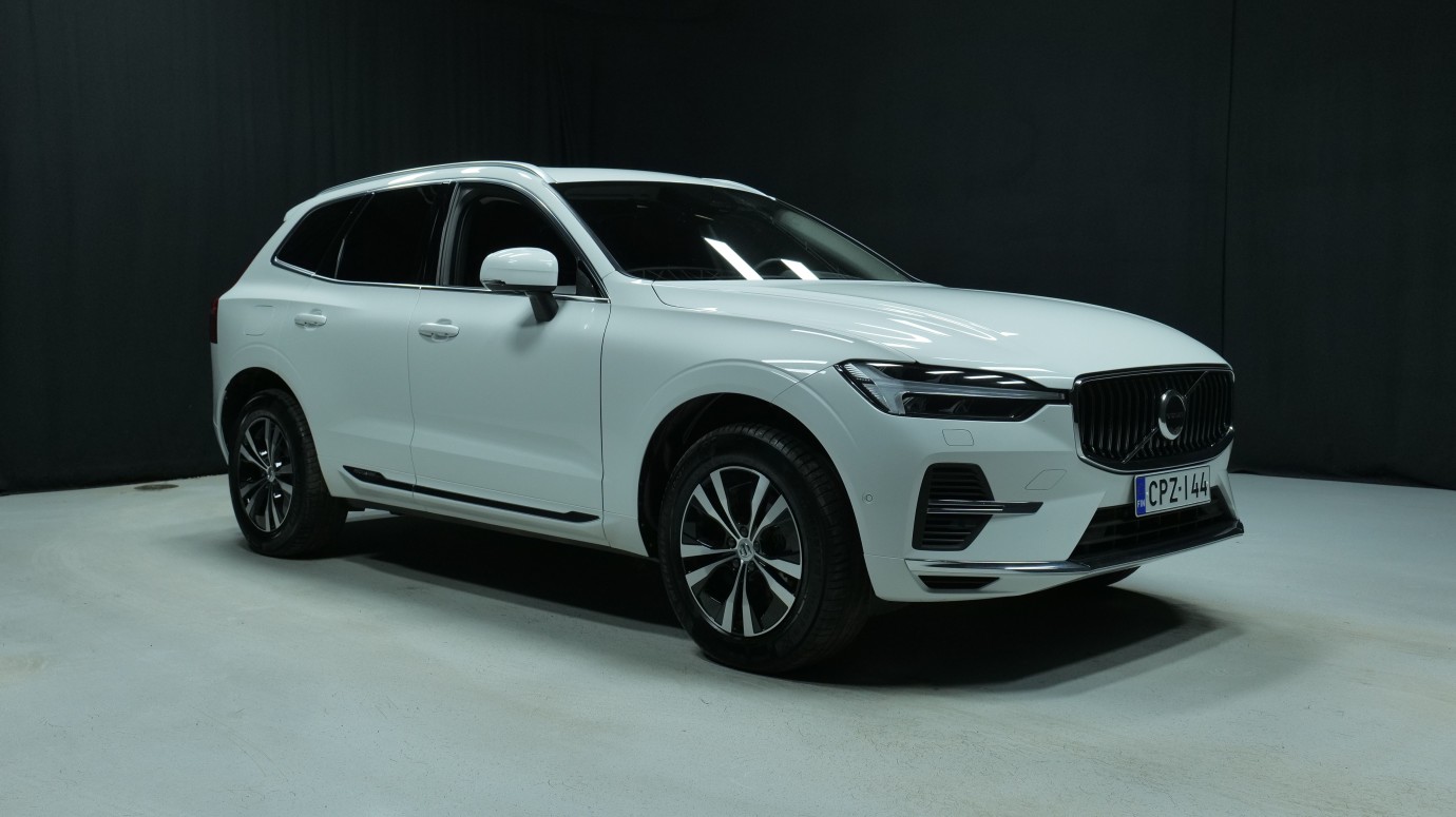 Esittelykuva Volvo XC60 kevythybridiautosta.