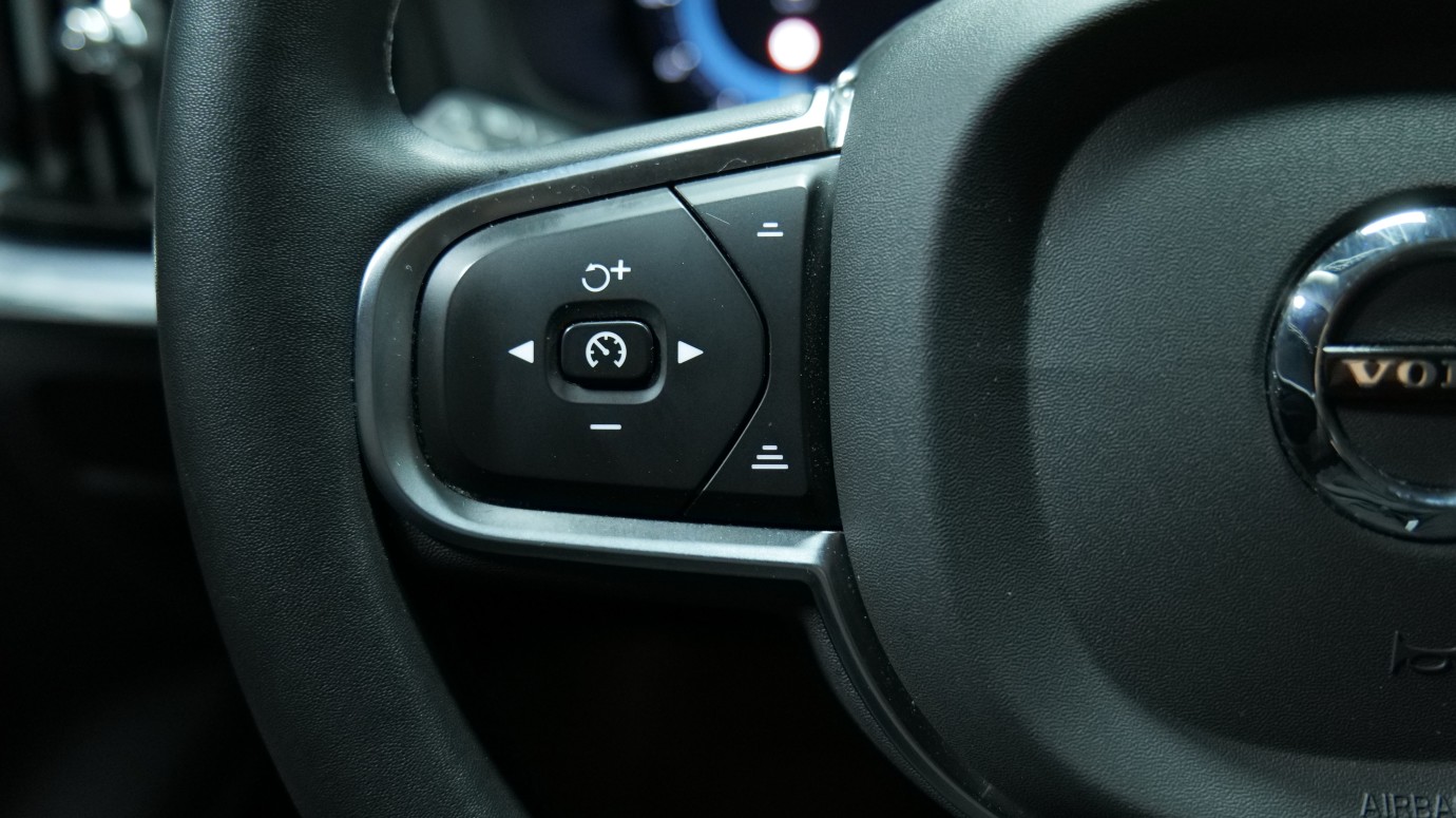Esittelykuva Volvo V60 bensiiniautosta.